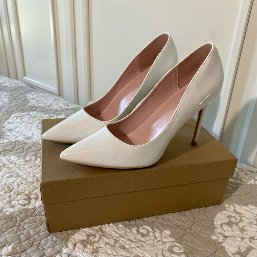 Gen Shuo white leather heels